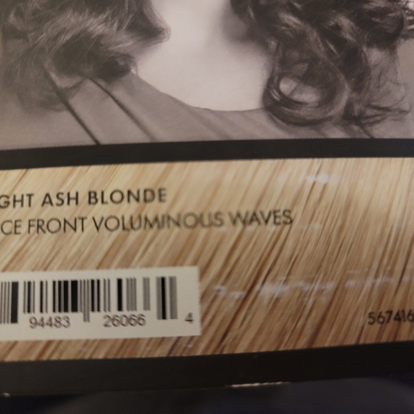 Luxhair Ash Blonde wig. NIB - Picture 2 of 3